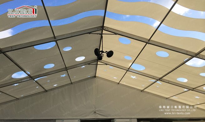 Tenda de tecido gravado