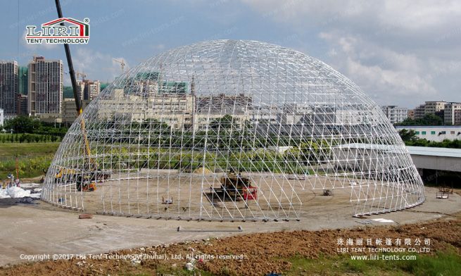 Características da tenda em cúpula geodésica de 55 m