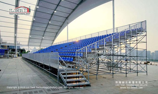 Tribunas à venda