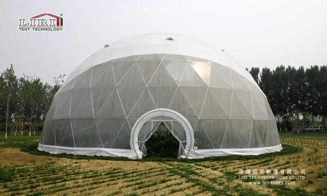 estufa em forma de tenda com cúpula geodésica