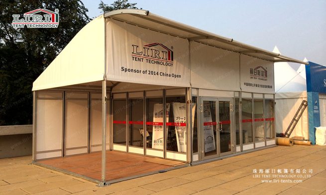 tenda de festa em forma de meia-cúpula