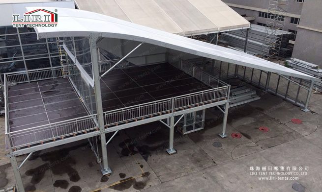 tenda em forma de meia cúpula de dois andares