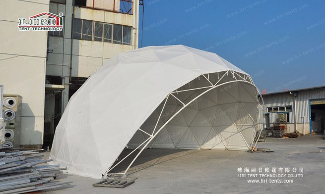 Tenda em forma de cúpula para anfiteatro ao ar livre