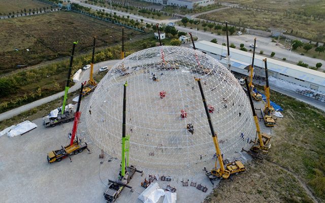 Várias estruturas de sombra em cúpula – Tendas geodésicas em cúpula 1