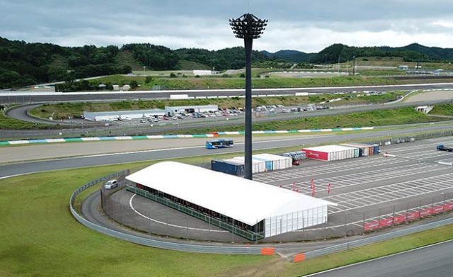 Tendas para eventos da LIRI TENT para o vídeo da corrida do Ferrari Challenge
