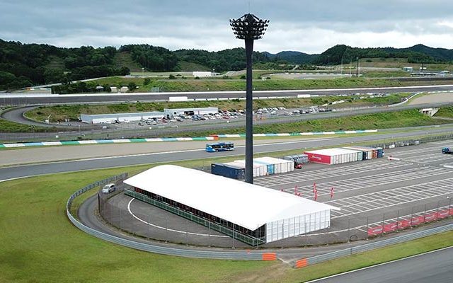 Tendas para eventos da LIRI TENT para o vídeo da corrida do Ferrari Challenge