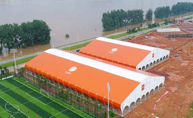 Tenda com vão livre de 45 m