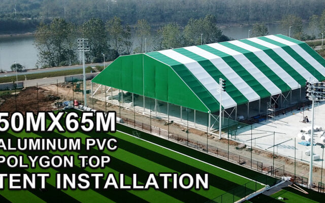 Vídeo de instalação de uma tenda com cobertura poligonal em alumínio e PVC com 50 m x 65 m
