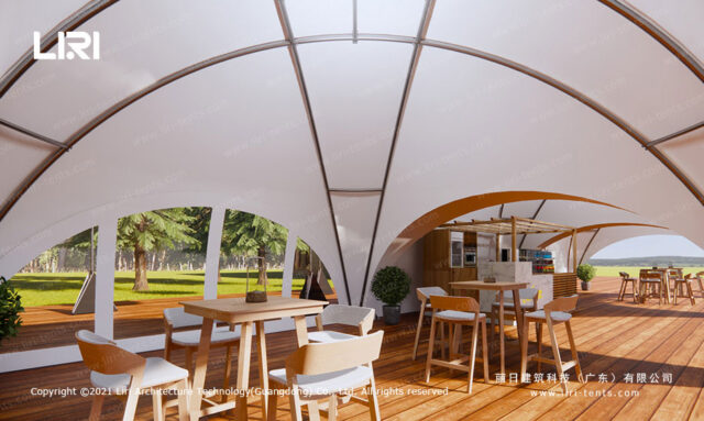 Tenda geodésica tipo «aranha» para o ar livre