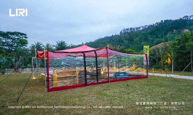 Tenda elástica com paredes laterais amovíveis