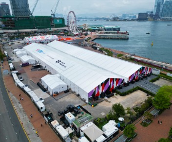 Visão geral da tenda de exposições da Art Central