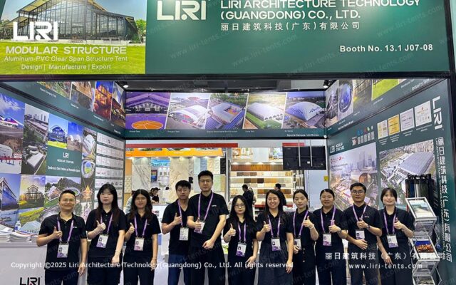 Equipa da Liri Architecture Technology no stand 13.1 J07-08 da Feira de Cantão